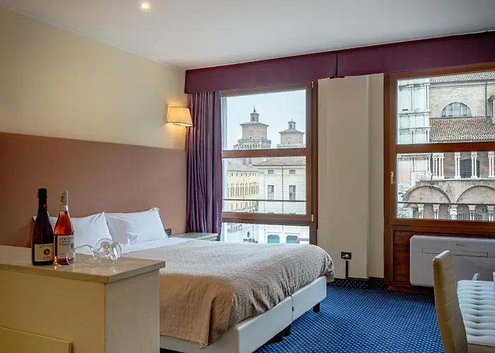 ホテル The Dome - Panoramic フェラーラ