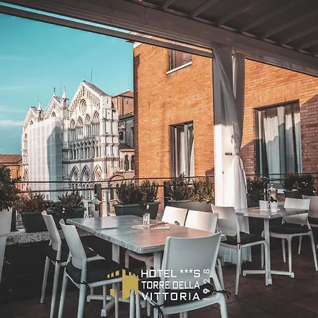 Panoramic Torre Della Vittoria 호텔 페라라