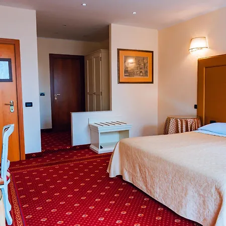 Hotel Panoramic Torre Della Vittoria 3*