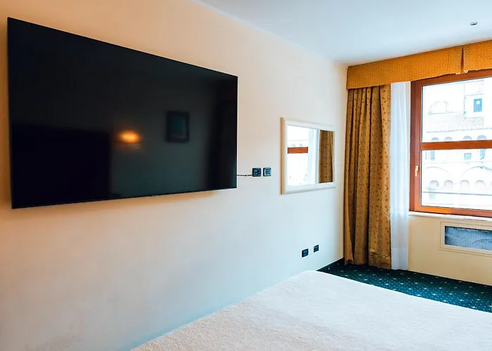 The Dome - Panoramic * Ferrara